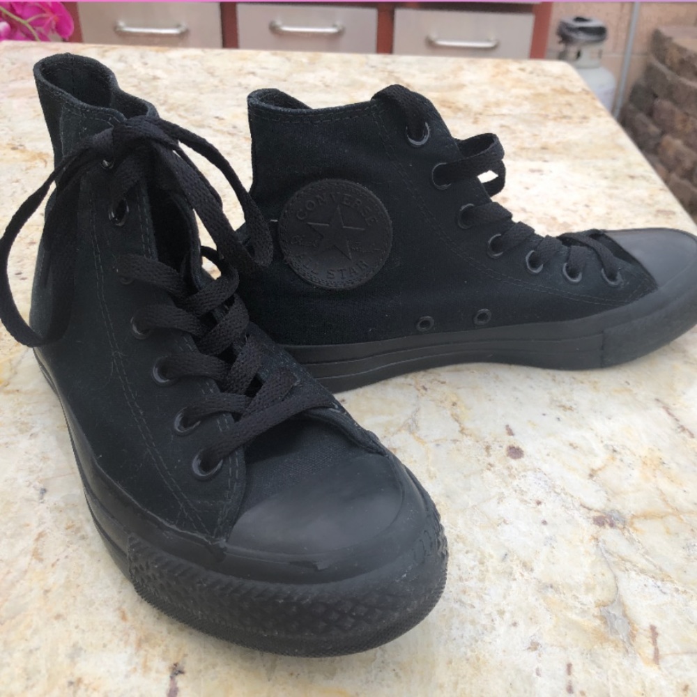🖤BLACK HIGH TOP CONVERSE🖤